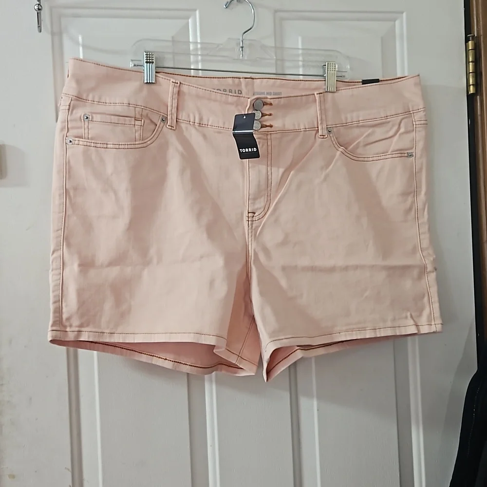 TORRID SUPER SOFT HIGH RISE SHORT: PALE DOGWOOD: NEW WITH TAGS: SIZE 24